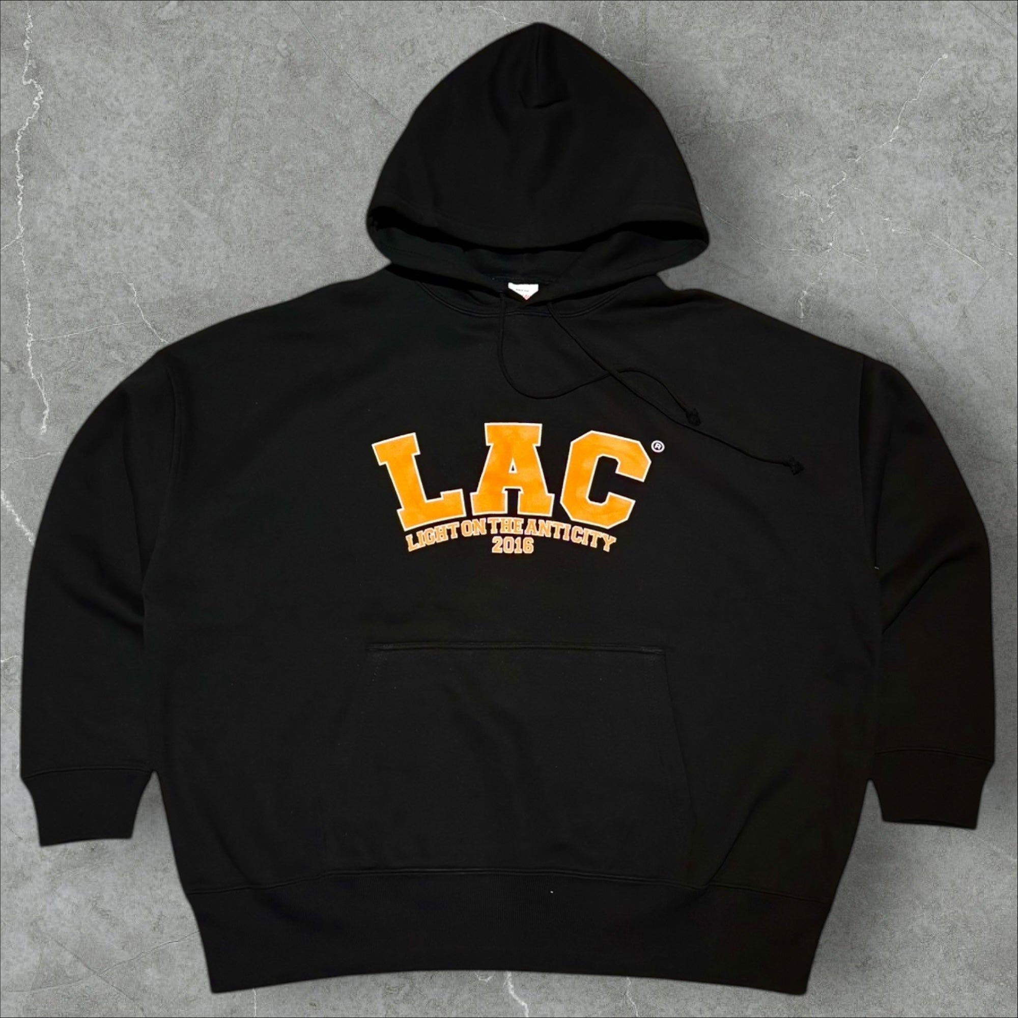 LAC ロゴ パーカー Mサイズ LAC - UNIVERSITY LOGO OVERSIZED HOODIE - BLACK – TENG STORE OSAKA