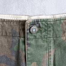画像をギャラリービューアに読み込む, MAN PATCHWORK SHORT CARGO PANTS  (C)- NEW CAMOUFLAGE -