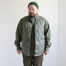 画像をギャラリービューアに読み込む, MILITARY V NECK BUTTON DOWN VEST - OLIVE -