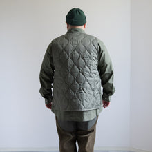 画像をギャラリービューアに読み込む, MILITARY V NECK BUTTON DOWN VEST - OLIVE -
