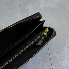 画像をギャラリービューアに読み込む, EMBOSSING ZIP WALLET - BLACK -