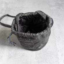 画像をギャラリービューアに読み込む, DRAWSTRING DOWN BAG - D.CHARCOAL -