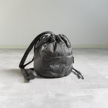 画像をギャラリービューアに読み込む, DRAWSTRING DOWN BAG - D.CHARCOAL -