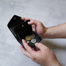 Load image into Gallery viewer, TRIANGLE MINI WALLET - BLACK -