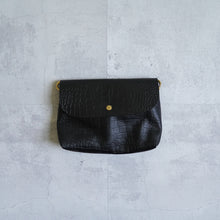 画像をギャラリービューアに読み込む, EMBOSSING MAILBAG SMALL - BLACK -