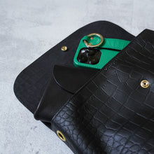 画像をギャラリービューアに読み込む, EMBOSSING MAILBAG SMALL - BLACK -