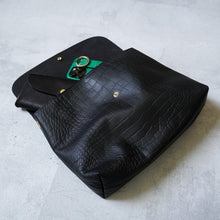 Load image into Gallery viewer, EMBOSSING MAILBAG MEDIUM - BLACK -
