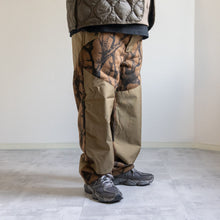 画像をギャラリービューアに読み込む, HORN TREE PRINT WOOL BOA PANTS - BROWN -