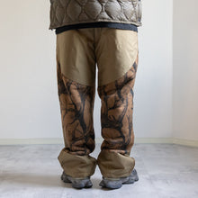 画像をギャラリービューアに読み込む, HORN TREE PRINT WOOL BOA PANTS - BROWN -