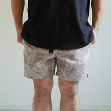 画像をギャラリービューアに読み込む, CAMO BORD SHORTS - GREIGE -
