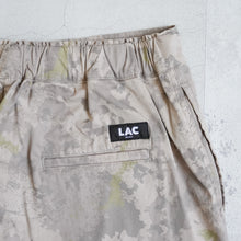 画像をギャラリービューアに読み込む, CAMO BORD SHORTS - GREIGE -
