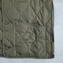 画像をギャラリービューアに読み込む, MILITARY V NECK BUTTON DOWN VEST - DARK OLIVE -