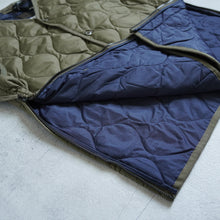 画像をギャラリービューアに読み込む, MILITARY V NECK BUTTON DOWN VEST - DARK OLIVE -