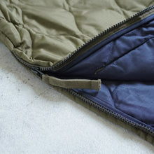 画像をギャラリービューアに読み込む, MILITARY V NECK BUTTON DOWN VEST - DARK OLIVE -