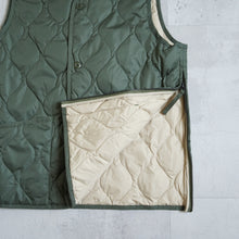 画像をギャラリービューアに読み込む, MILITARY V NECK BUTTON DOWN VEST - OLIVE -