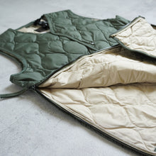 画像をギャラリービューアに読み込む, MILITARY V NECK BUTTON DOWN VEST - OLIVE -