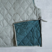 画像をギャラリービューアに読み込む, MILITARY V NECK BUTTON DOWN VEST - DARK SAGE GREEN -