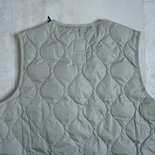 画像をギャラリービューアに読み込む, MILITARY V NECK BUTTON DOWN VEST - DARK SAGE GREEN -