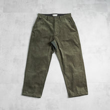 Load image into Gallery viewer, COURDUROY WIDE TAPERED PANTS - OLIVE -