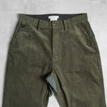 Load image into Gallery viewer, COURDUROY WIDE TAPERED PANTS - OLIVE -