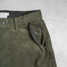 Load image into Gallery viewer, COURDUROY WIDE TAPERED PANTS - OLIVE -