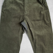 Load image into Gallery viewer, COURDUROY WIDE TAPERED PANTS - OLIVE -