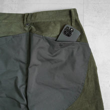 Load image into Gallery viewer, COURDUROY WIDE TAPERED PANTS - OLIVE -