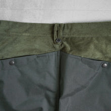 Load image into Gallery viewer, COURDUROY WIDE TAPERED PANTS - OLIVE -