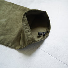 Load image into Gallery viewer, COURDUROY WIDE TAPERED PANTS - OLIVE -