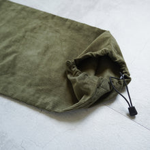 Load image into Gallery viewer, COURDUROY WIDE TAPERED PANTS - OLIVE -