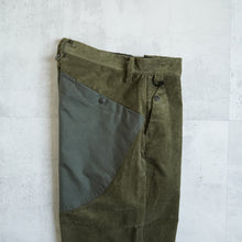 Load image into Gallery viewer, COURDUROY WIDE TAPERED PANTS - OLIVE -