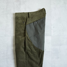 Load image into Gallery viewer, COURDUROY WIDE TAPERED PANTS - OLIVE -