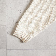 画像をギャラリービューアに読み込む, CABLE KNIT CREW - NATURAL -