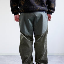 Load image into Gallery viewer, COURDUROY WIDE TAPERED PANTS - OLIVE -