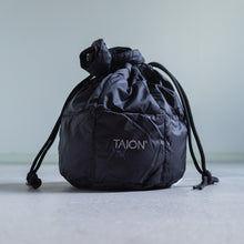 画像をギャラリービューアに読み込む, DRAWSTRING DOWN BAG - BLACK -