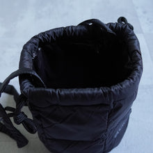 画像をギャラリービューアに読み込む, DRAWSTRING DOWN BAG - BLACK -