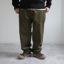 Load image into Gallery viewer, COURDUROY WIDE TAPERED PANTS - OLIVE -