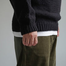 画像をギャラリービューアに読み込む, USA HAND KNIT CREW - BLACK -