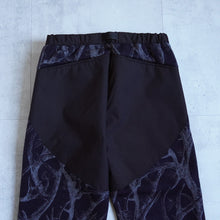 画像をギャラリービューアに読み込む, HORN TREE PRINT WOOL BOA PANTS - NAVY -