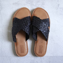 画像をギャラリービューアに読み込む, CRISS CROSS SANDAL - BLACK -
