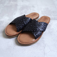 画像をギャラリービューアに読み込む, CRISS CROSS SANDAL - BLACK -