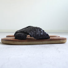 画像をギャラリービューアに読み込む, CRISS CROSS SANDAL - BLACK -