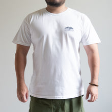 Load image into Gallery viewer, KHAKI JUNGLE PRINTED CREW TEE SAFARI　フラミンゴ/ホワイト　Tシャツ　バックプリント　ビッグサイズ　大きいサイズメンズ　テングストア大阪
