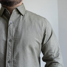 Load image into Gallery viewer, NIGEL CABOURN　BRITISH OFFICERS SHIRT　ダークグリーン　シャツ　大きいサイズ　メンズ　テングストア大阪
