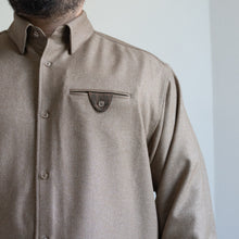 画像をギャラリービューアに読み込む, A/E FLAP POCKET SHIRTS - BROWN -
