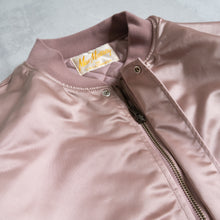 画像をギャラリービューアに読み込む, MAC MURRAY SATIN ZIP BLOUSON - SILKY PINK -
