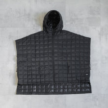 画像をギャラリービューアに読み込む, MOUNTAIN OPEN FRONT DOWN PONCHO  - BLACK -
