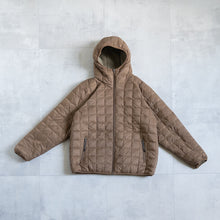 画像をギャラリービューアに読み込む, MOUNTAIN REVERSIBLE DOWN  BOA HOODIE-L.BROWN×BEIGE-
