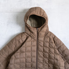 画像をギャラリービューアに読み込む, MOUNTAIN REVERSIBLE DOWN  BOA HOODIE-L.BROWN×BEIGE-
