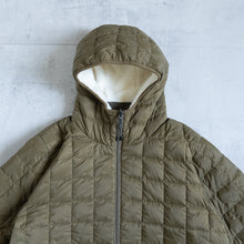 画像をギャラリービューアに読み込む, MOUNTAIN REVERSIBLE DOWN  BOA HOODIE-OLIVE×IVORY-
